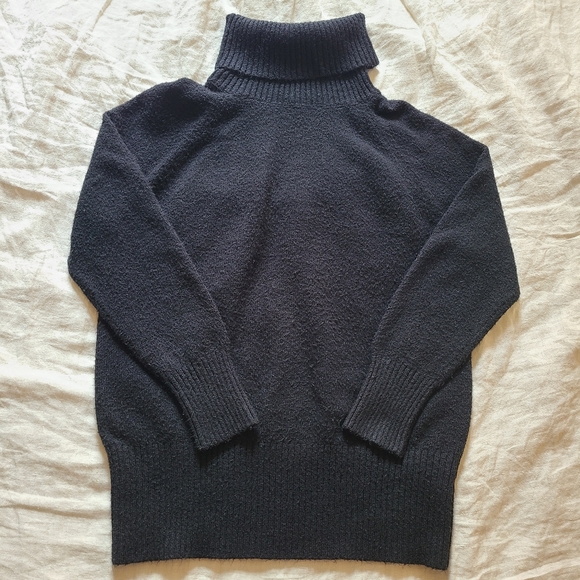 Simons Icone Women's Chic Black Winter Oversized Turtleneck Sweater - Picture 7 of 10